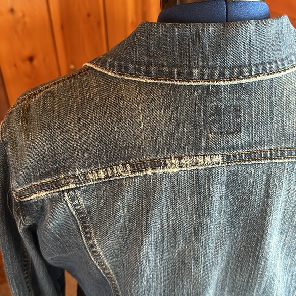 Gap Stretch Distressed Jean Jacket - Picture 4 of 4